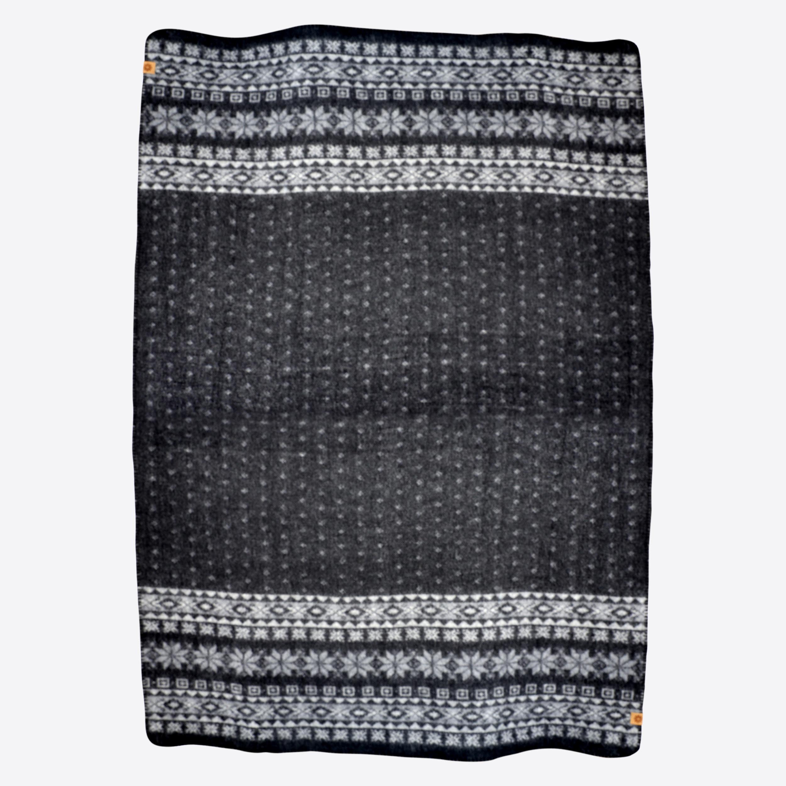 frostros-front-norway-design-wool-blanket-2.jpeg